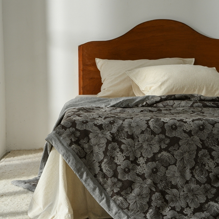 91家纺网 家纺一手货源 找家纺 简家居 2025新款简约亲肤夏被夏凉被空调被 夏被-百色花开