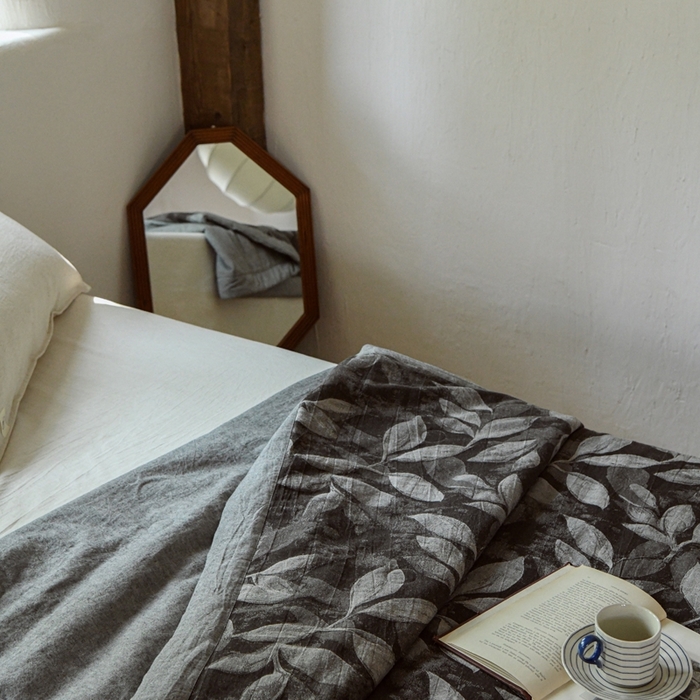 91家纺网 家纺一手货源 找家纺 简家居 2025新款简约亲肤夏被夏凉被空调被 夏被-蔓藤