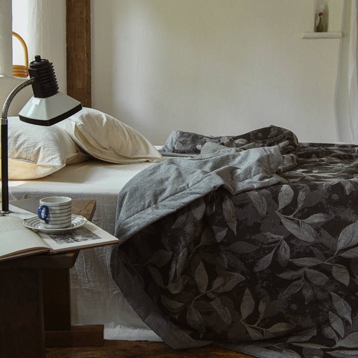 91家纺网 家纺一手货源 找家纺 简家居 2025新款简约亲肤夏被夏凉被空调被 夏被-蔓藤