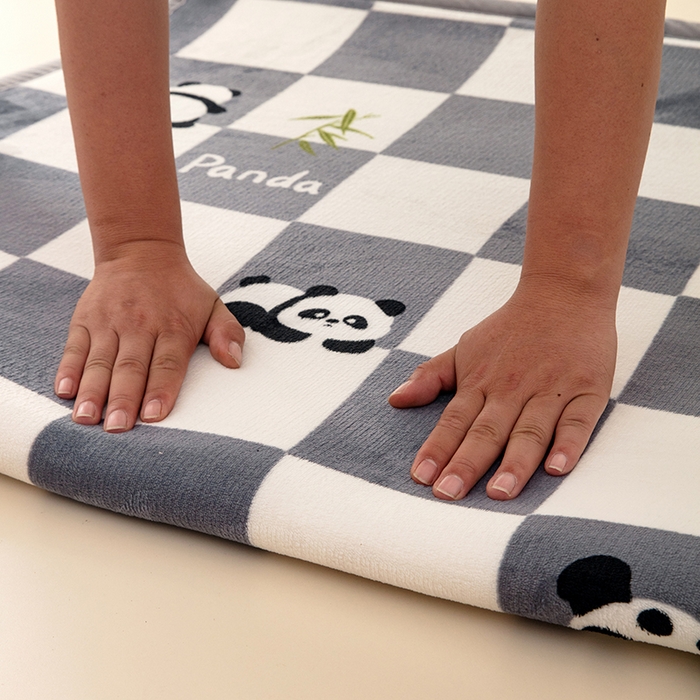 91家纺网 家纺一手货源 找家纺 北辰 2024新款印花绒地垫床边垫床垫褥子打地铺神器客厅地垫可定制 方格熊猫蓝灰