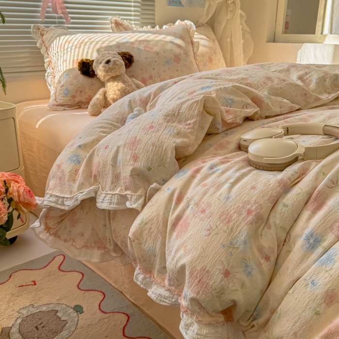 91家纺网 家纺一手货源 找家纺 繁花家居 2025新款云感棉提花学生季超温柔小花边四件套 芳华