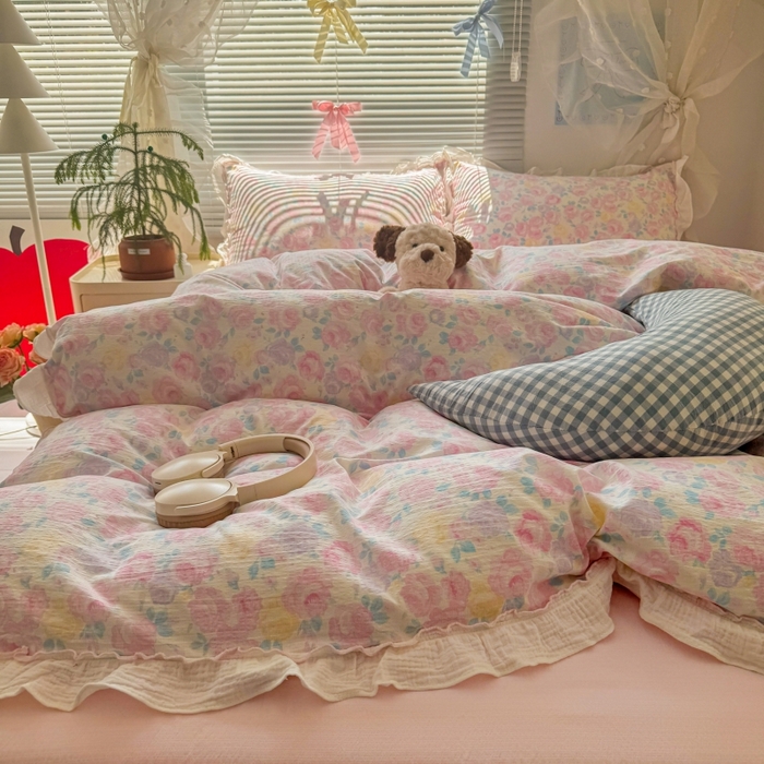 91家纺网 家纺一手货源 找家纺 繁花家居 2025新款云感棉提花学生季超温柔小花边四件套 半亩花田