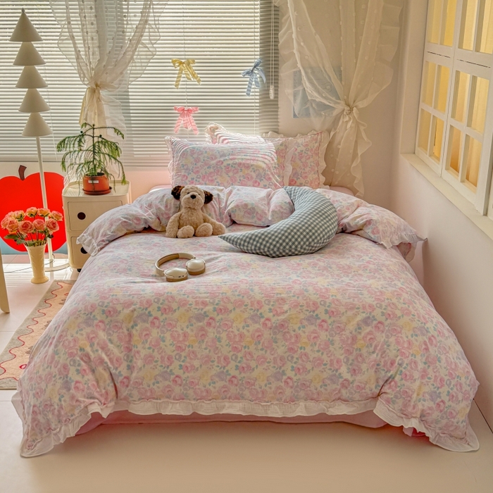 91家纺网 家纺一手货源 找家纺 繁花家居 2025新款云感棉提花学生季超温柔小花边四件套 半亩花田