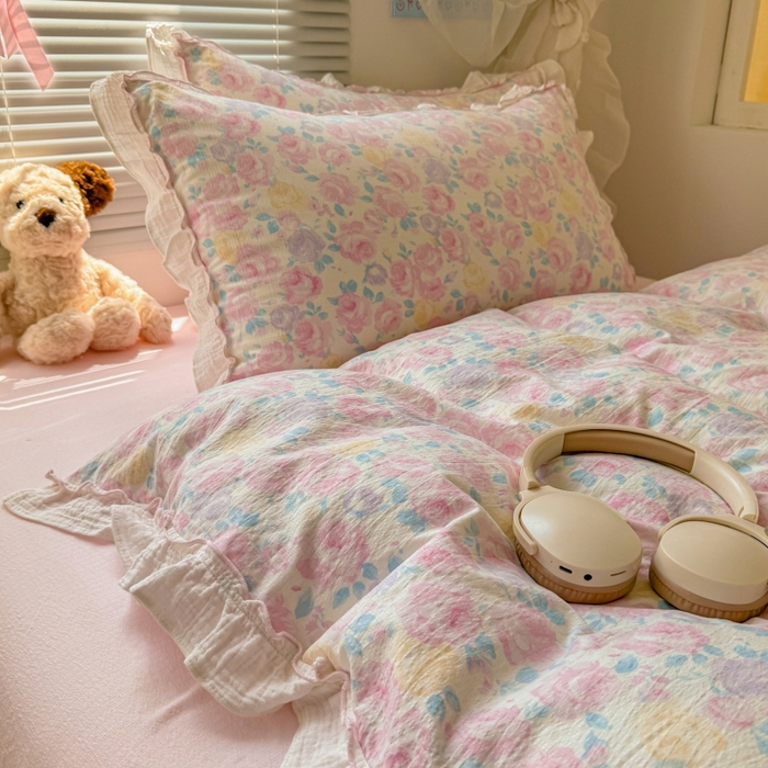 91家纺网 家纺一手货源 找家纺 繁花家居 2025新款云感棉提花学生季超温柔小花边四件套 半亩花田