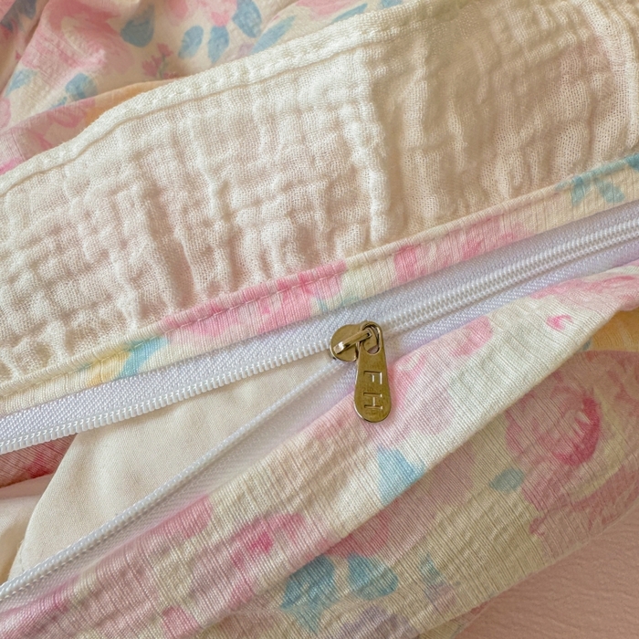 91家纺网 家纺一手货源 找家纺 繁花家居 2025新款云感棉提花学生季超温柔小花边四件套 半亩花田