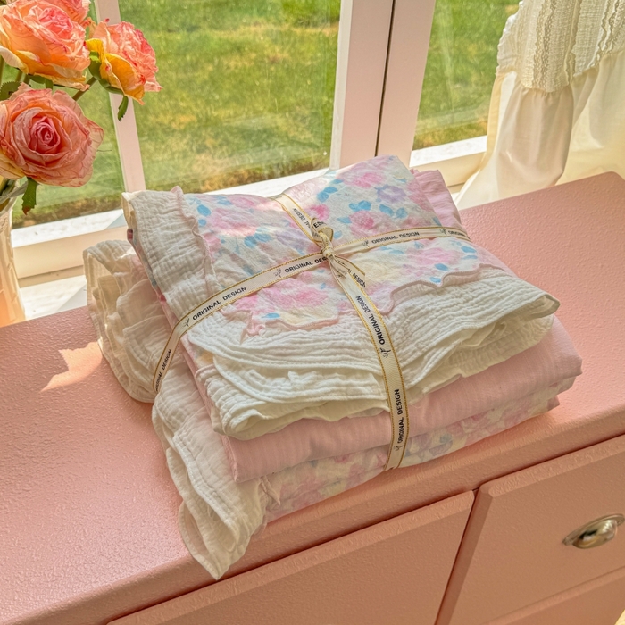 91家纺网 家纺一手货源 找家纺 繁花家居 2025新款云感棉提花学生季超温柔小花边四件套 半亩花田