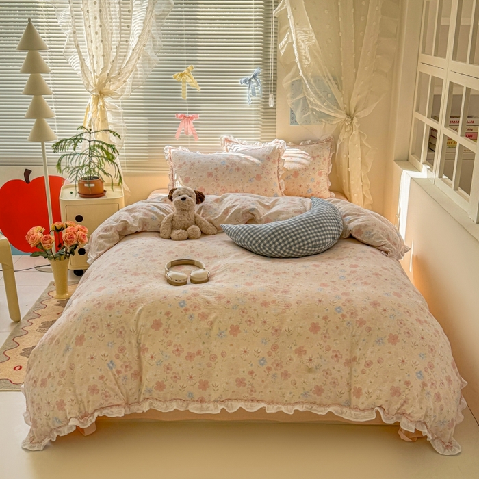 91家纺网 家纺一手货源 找家纺 繁花家居 2025新款云感棉提花学生季超温柔小花边四件套 芳华