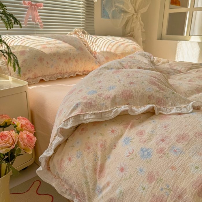 91家纺网 家纺一手货源 找家纺 繁花家居 2025新款云感棉提花学生季超温柔小花边四件套 芳华