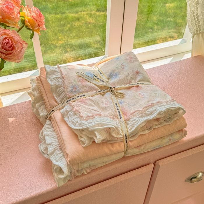 91家纺网 家纺一手货源 找家纺 繁花家居 2025新款云感棉提花学生季超温柔小花边四件套 芳华