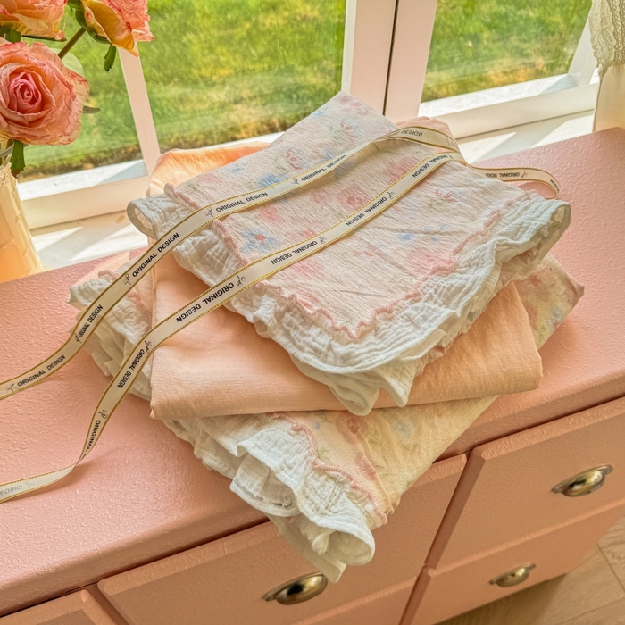 91家纺网 家纺一手货源 找家纺 繁花家居 2025新款云感棉提花学生季超温柔小花边四件套 芳华