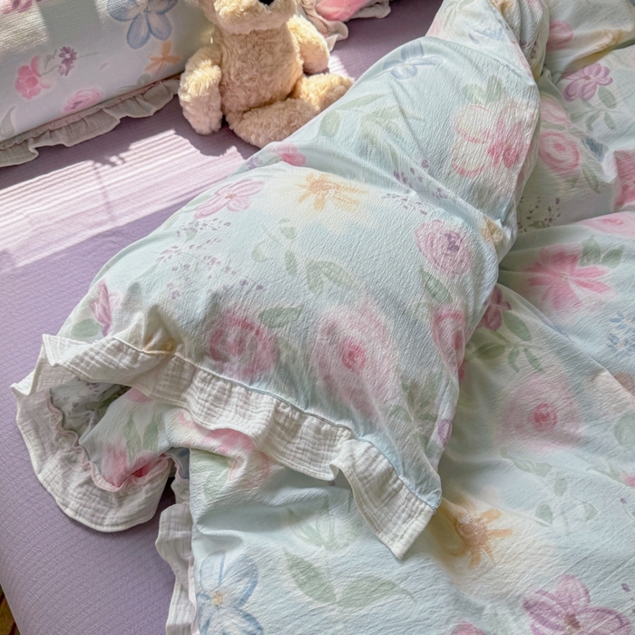 91家纺网 家纺一手货源 找家纺 繁花家居 2025新款云感棉提花学生季超温柔小花边四件套 海岛清茶