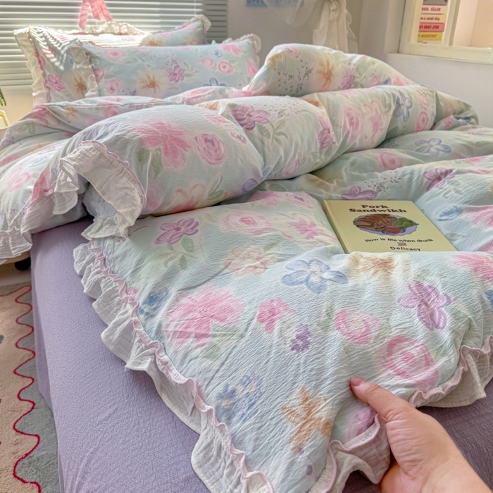 91家纺网 家纺一手货源 找家纺 繁花家居 2025新款云感棉提花学生季超温柔小花边四件套 海岛清茶