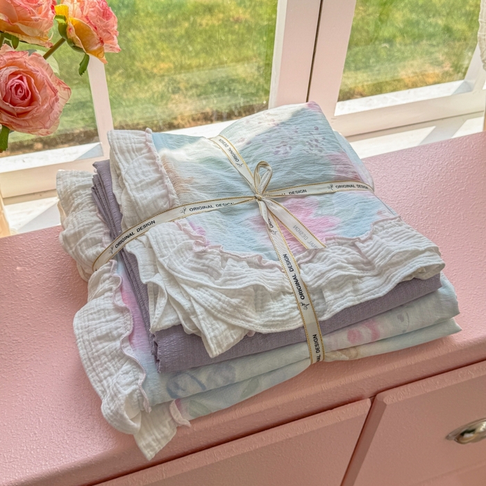 91家纺网 家纺一手货源 找家纺 繁花家居 2025新款云感棉提花学生季超温柔小花边四件套 海岛清茶