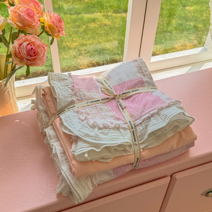 91家纺网 家纺一手货源 找家纺 繁花家居 2025新款云感棉提花学生季超温柔小花边四件套 克拉之恋