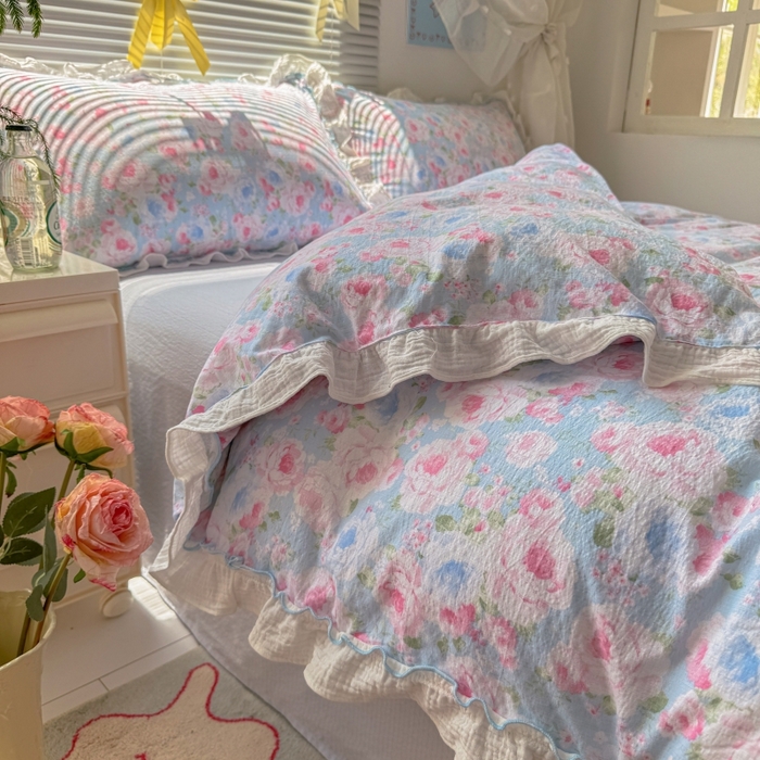 91家纺网 家纺一手货源 找家纺 繁花家居 2025新款云感棉提花学生季超温柔小花边四件套 南笙假日