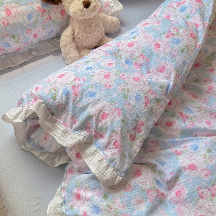 91家纺网 家纺一手货源 找家纺 繁花家居 2025新款云感棉提花学生季超温柔小花边四件套 南笙假日