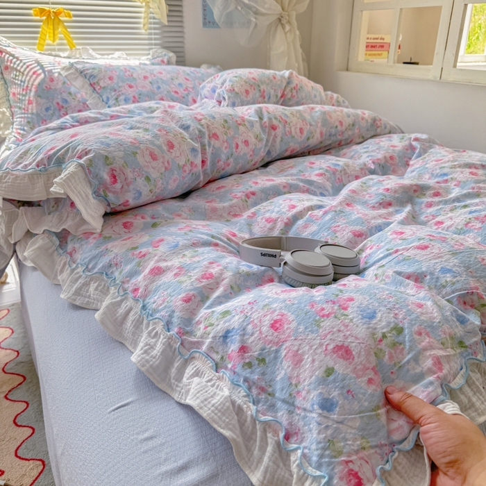 91家纺网 家纺一手货源 找家纺 繁花家居 2025新款云感棉提花学生季超温柔小花边四件套 南笙假日