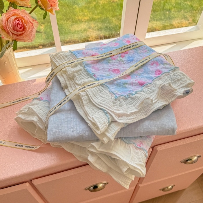 91家纺网 家纺一手货源 找家纺 繁花家居 2025新款云感棉提花学生季超温柔小花边四件套 南笙假日