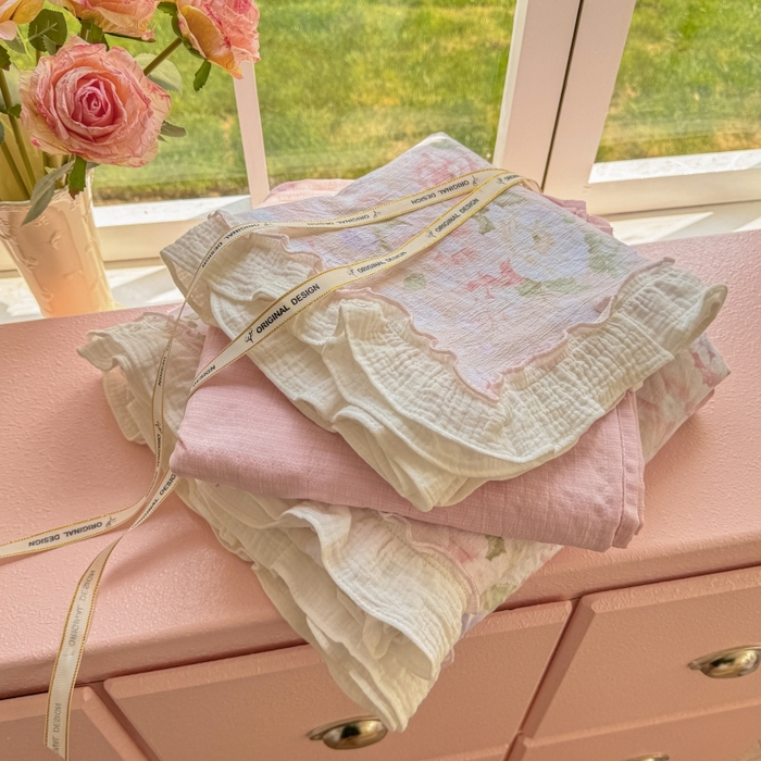 91家纺网 家纺一手货源 找家纺 繁花家居 2025新款云感棉提花学生季超温柔小花边四件套 秋水伊人