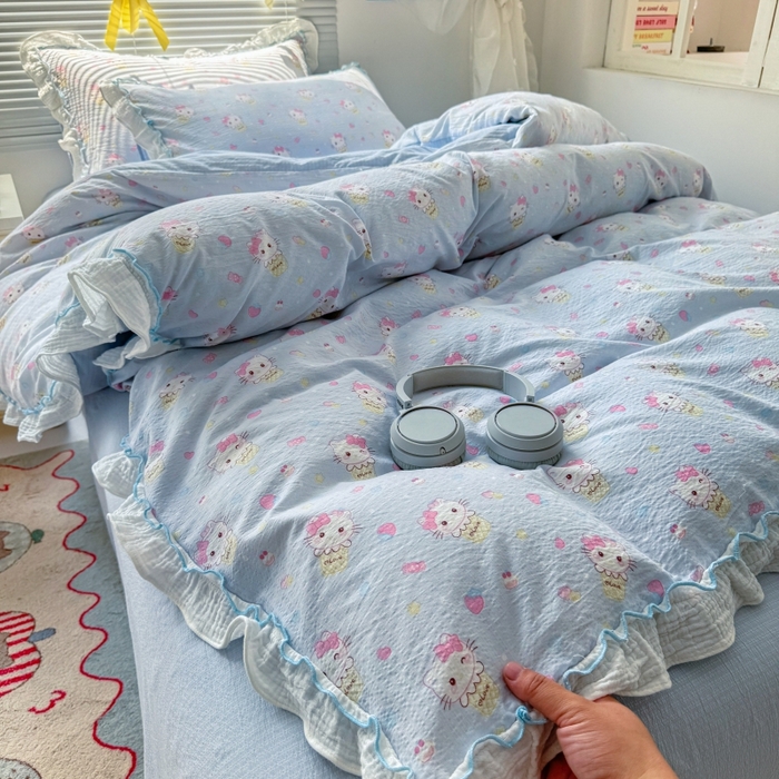 91家纺网 家纺一手货源 找家纺 繁花家居 2025新款云感棉提花学生季超温柔小花边四件套 圣代甜喵-蓝