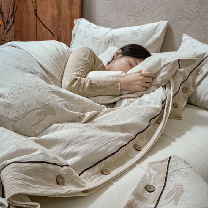 91家纺网 家纺一手货源 找家纺 春皖家纺 2025新款棉麻大提花双层纱系列四件套-纽扣款 以茉