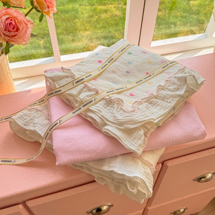 91家纺网 家纺一手货源 找家纺 繁花家居 2025新款云感棉提花学生季超温柔小花边四件套 心型糖露