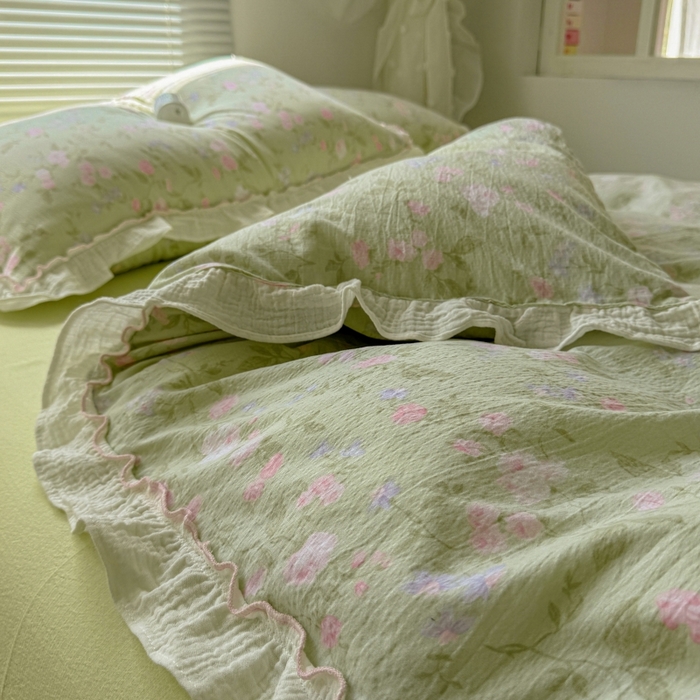 91家纺网 家纺一手货源 找家纺 繁花家居 2025新款云感棉提花学生季超温柔小花边四件套 叶雨浪漫