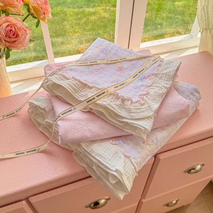 91家纺网 家纺一手货源 找家纺 繁花家居 2025新款云感棉提花学生季超温柔小花边四件套 云水谣