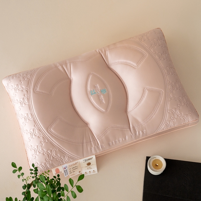 91家纺网 家纺一手货源 找家纺 怡薇格枕芯 2025新款锦氨丝光分区护颈羽丝绒枕头枕芯 粉色