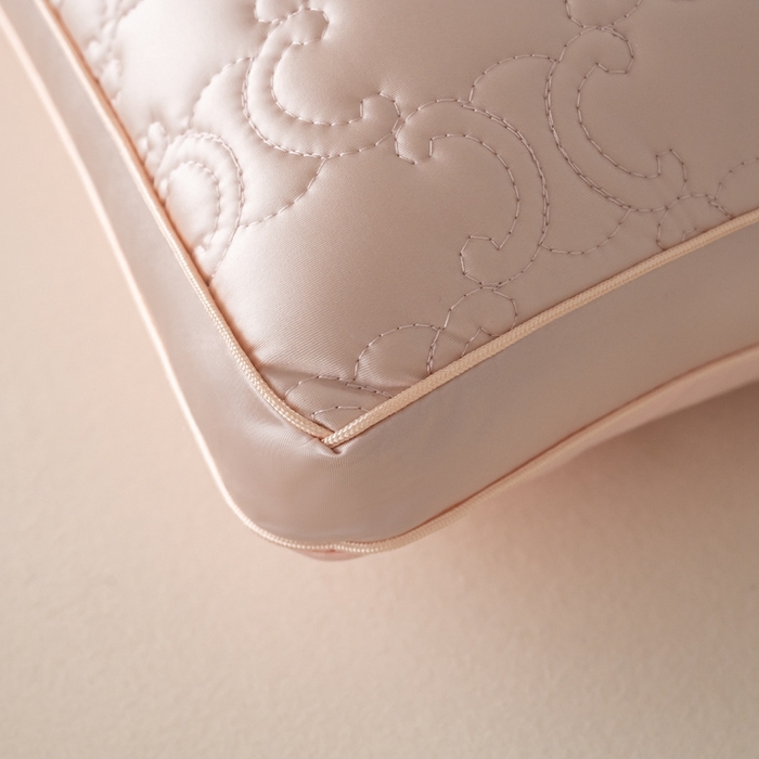 91家纺网 家纺一手货源 找家纺 怡薇格枕芯 2025新款锦氨丝光分区护颈羽丝绒枕头枕芯 红色