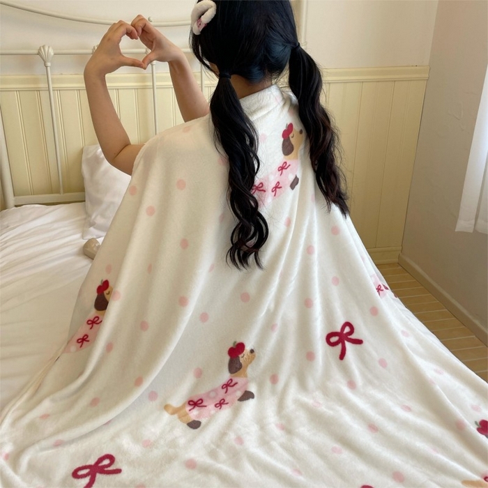 91家纺网 家纺一手货源 找家纺 顾里家纺 2025新款ins少女奶油治愈双面牛奶绒毯 波点腊肠狗