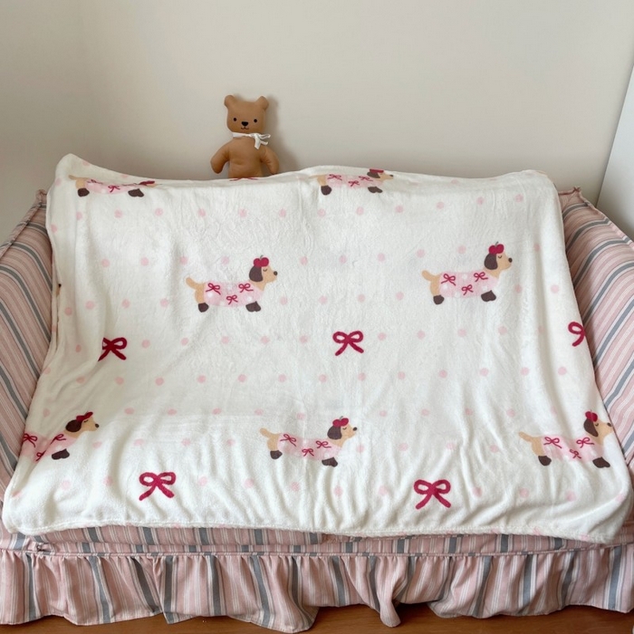 91家纺网 家纺一手货源 找家纺 顾里家纺 2025新款ins少女奶油治愈双面牛奶绒毯 波点腊肠狗