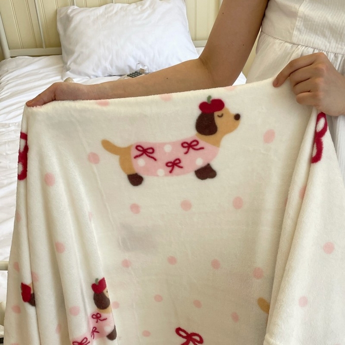 91家纺网 家纺一手货源 找家纺 顾里家纺 2025新款ins少女奶油治愈双面牛奶绒毯 波点腊肠狗