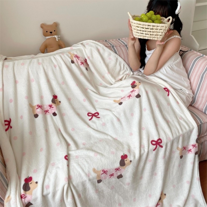 91家纺网 家纺一手货源 找家纺 顾里家纺 2025新款ins少女奶油治愈双面牛奶绒毯 波点腊肠狗