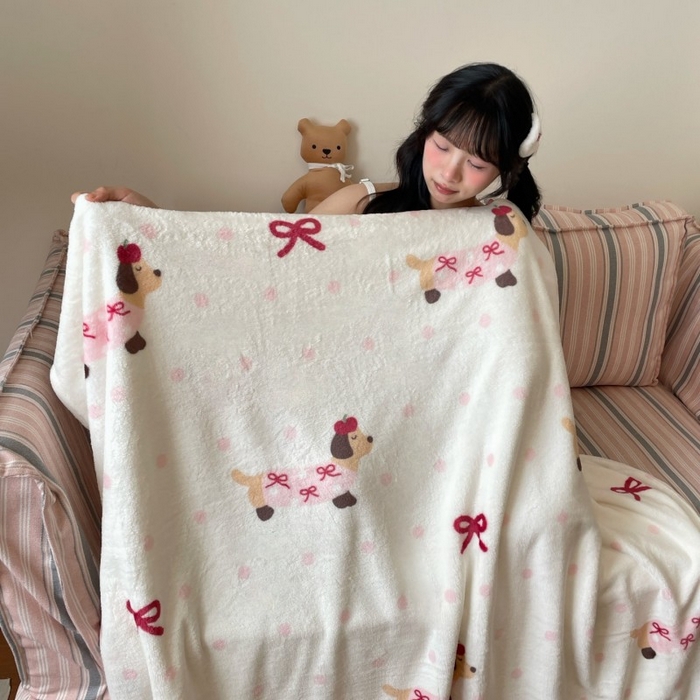 91家纺网 家纺一手货源 找家纺 顾里家纺 2025新款ins少女奶油治愈双面牛奶绒毯 波点腊肠狗