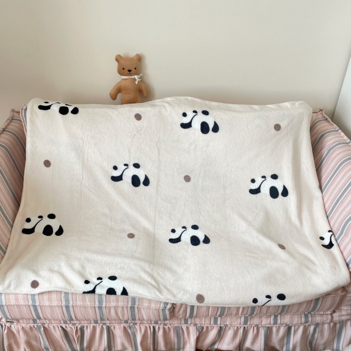 91家纺网 家纺一手货源 找家纺 顾里家纺 2025新款ins少女奶油治愈双面牛奶绒毯 波点熊猫