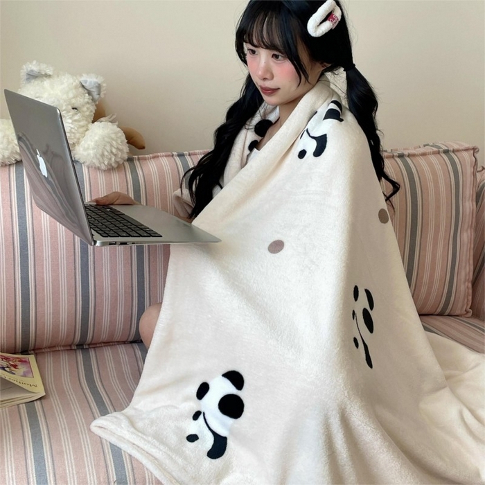 91家纺网 家纺一手货源 找家纺 顾里家纺 2025新款ins少女奶油治愈双面牛奶绒毯 波点熊猫