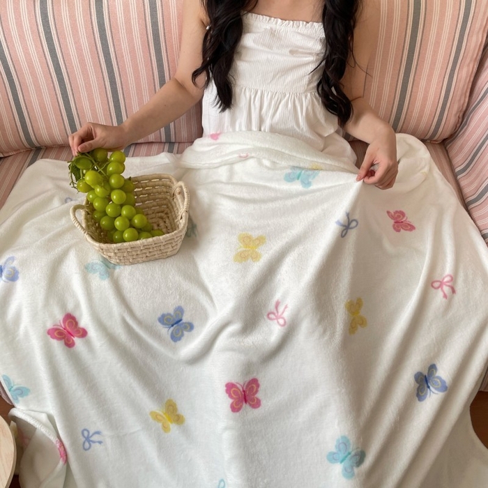 91家纺网 家纺一手货源 找家纺 顾里家纺 2025新款ins少女奶油治愈双面牛奶绒毯 彩色蝴蝶