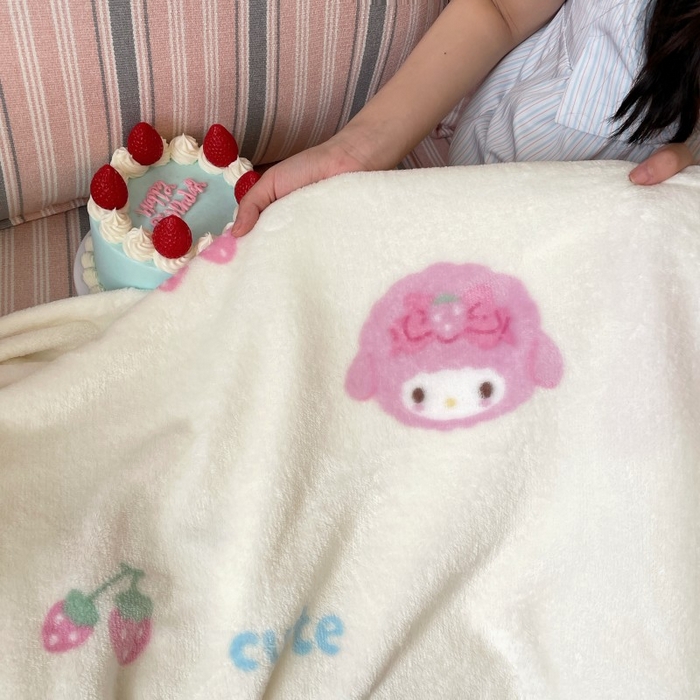 91家纺网 家纺一手货源 找家纺 顾里家纺 2025新款ins少女奶油治愈双面牛奶绒毯 草莓伙伴