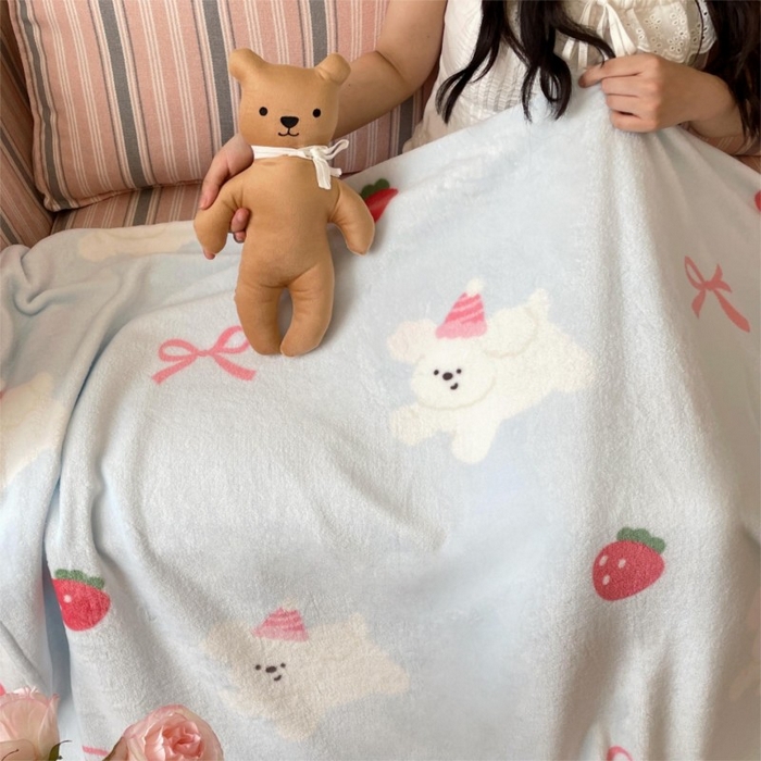 91家纺网 家纺一手货源 找家纺 顾里家纺 2025新款ins少女奶油治愈双面牛奶绒毯 草莓小狗