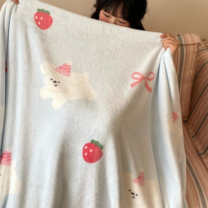 91家纺网 家纺一手货源 找家纺 顾里家纺 2025新款ins少女奶油治愈双面牛奶绒毯 草莓小狗