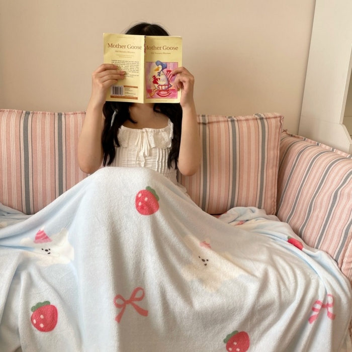 91家纺网 家纺一手货源 找家纺 顾里家纺 2025新款ins少女奶油治愈双面牛奶绒毯 草莓小狗