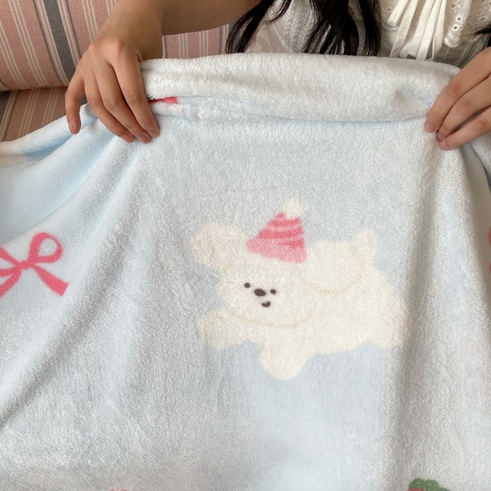 91家纺网 家纺一手货源 找家纺 顾里家纺 2025新款ins少女奶油治愈双面牛奶绒毯 草莓小狗