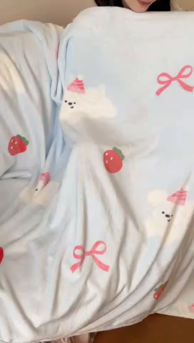 91家纺网 家纺一手货源 找家纺 顾里家纺 2025新款ins少女奶油治愈双面牛奶绒毯 草莓小狗