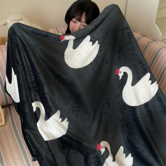 91家纺网 家纺一手货源 找家纺 顾里家纺 2025新款ins少女奶油治愈双面牛奶绒毯 黑天鹅