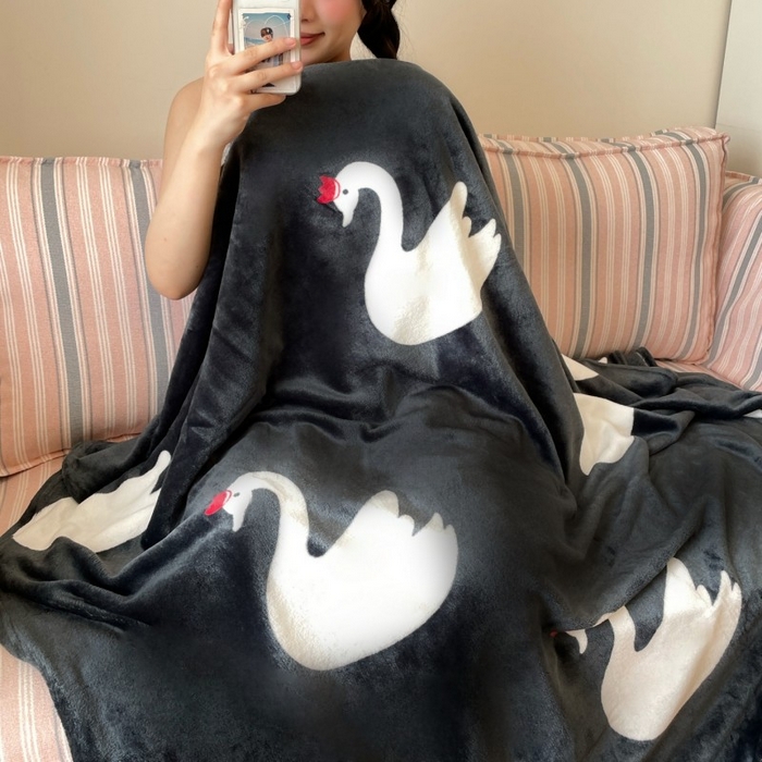 91家纺网 家纺一手货源 找家纺 顾里家纺 2025新款ins少女奶油治愈双面牛奶绒毯 黑天鹅