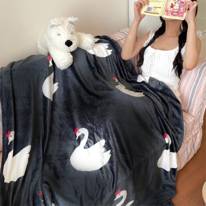 91家纺网 家纺一手货源 找家纺 顾里家纺 2025新款ins少女奶油治愈双面牛奶绒毯 黑天鹅