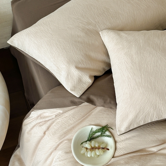 91家纺网 家纺一手货源 找家纺 梦享生活家居 2025新款全棉纯棉三层肌理提花四件套-素写系列（会员减10） 素写-奶白双拼可可棕