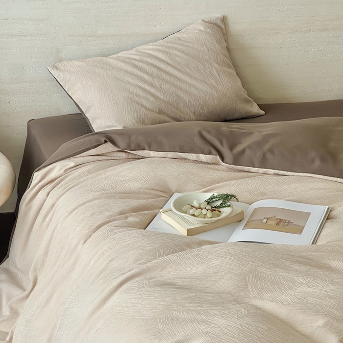 91家纺网 家纺一手货源 找家纺 梦享生活家居 2025新款全棉纯棉三层肌理提花四件套-素写系列（会员减10） 素写-奶白双拼可可棕