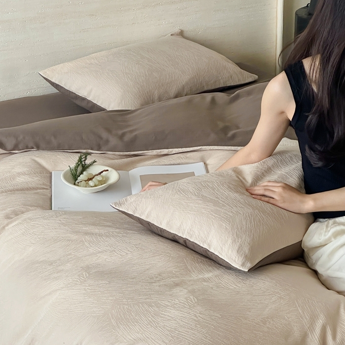 91家纺网 家纺一手货源 找家纺 梦享生活家居 2025新款全棉纯棉三层肌理提花四件套-素写系列（会员减10） 素写-奶白双拼可可棕